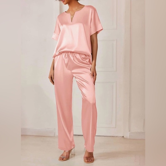 Elegant Pink Satin Pajamas - Picture 2 of 3